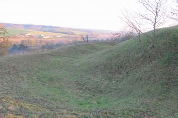 vých.příkop a val ( © Dušan Dohňanský 11/2019)