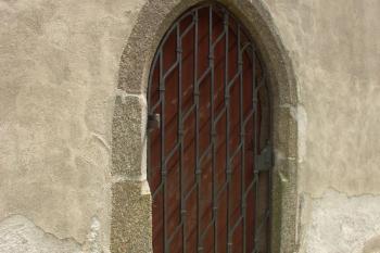 západní pozdně gotický portál ( © Milan Caha 06/2008)