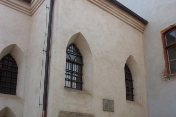 vstupy do synagogy ( © Milan Caha 06/2008)
