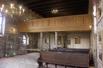 interiér synagogy - ženská galerie ( © Milan Caha 06/2008)