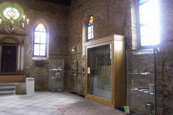 interiér synagogy ( © Milan Caha 06/2008)