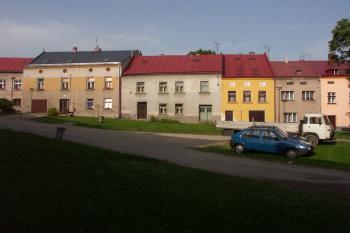 východní fronta domů ( © Milan Caha 06/2008)