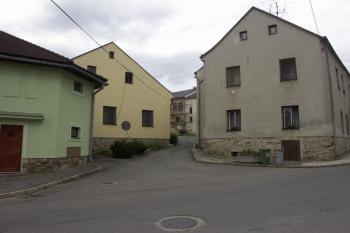 místo kde stávala Dolní brána ( © Milan Caha 06/2008)