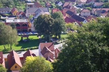 Pohled z hradu na město-náměstí (© Lenka Martinková, 9/2010)