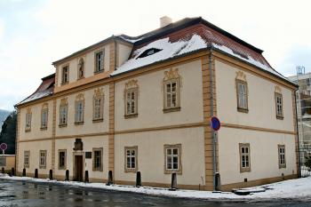 fara vedle kostela (© Pavel Zany Komárek, 4. 2. 2019)