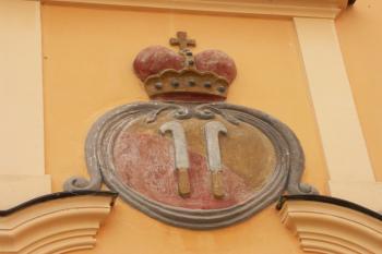 erb knížat z Dietrichsteina nad vchodem ( © Milan Caha 06/2008)
