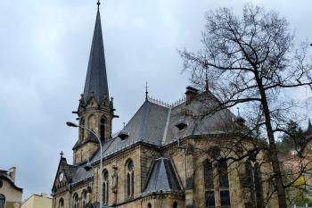 Evangelický kostel v Podmoklech – pseudorománský a pseudogotický ( © František Kinař 05/2017)