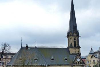 Evangelický kostel v Podmoklech – pseudorománský a pseudogotický ( © František Kinař 05/2017)