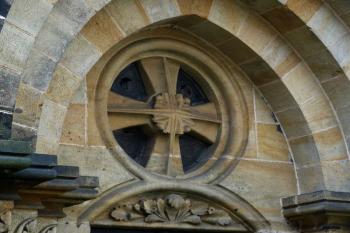 Evangelický kostel v Podmoklech – pseudorománský a pseudogotický ( © František Kinař 05/2017)