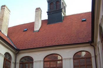 Konice - zámek - uvnitř nádvoří (© Ivo Rozehnal, 10/2010)