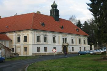 hlavní zámecké průčelí od jv. (© D Dohňanský, 12/2014)