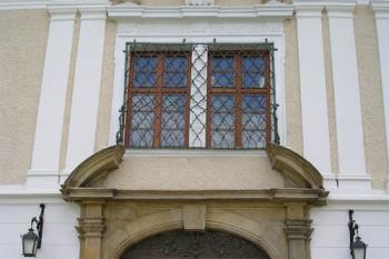 portál zámku (© de ardoise 05/2005)