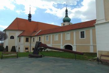 Spojovací treakt mezi zámkem a kostelem (© Dušan Dohňanský  05/2021)