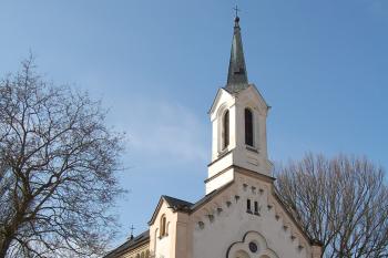 kostel od severovýchodu (© Rodochrozit, 03/2013)