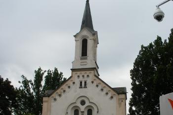 Severní průčelí kostela sv. Františka z Assisi (© Jiří Špaček, 06/2015)