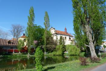 kostel sv. Václava (© František Kinař, 04/2012)