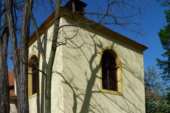 kostel sv. Václava - zvonice (© František Kinař, 04/2012)