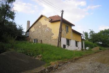 celkový pohled na čp. 113 od čp. 102 ( © Ondřej Štěpánek 07/2008)