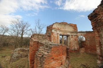 Zřícenina pozdější kaple. (© Luděk Vláčil, 02/2015)