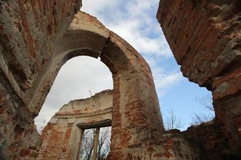 Zřícenina pozdější kaple. (© Luděk Vláčil, 02/2015)