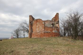 Zřícenina pozdější kaple. (© Luděk Vláčil, 02/2015)