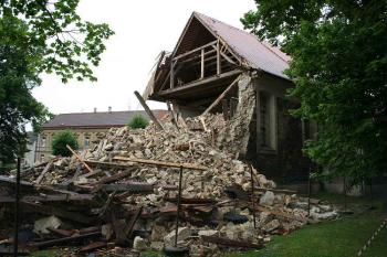 Zbořeniště nejstarší části kostela (© Ivan Grisa, 07/2008)