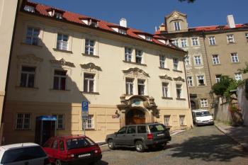 uliční průčelí z let 1723-26 ( © Milan Caha 07/2008)