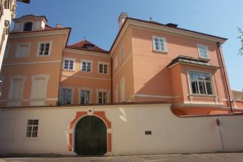 zadní průčelí ( © Milan Caha 07/2008)