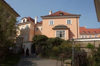 zadní trakt paláce ( © Milan Caha 04/2008)