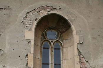 Okno v jižní stěně lodi (© Ivan Grisa, 07/2008)