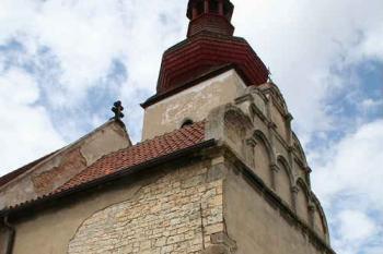 Presbytář od jihovýchodu (© Ivan Grisa, 07/2008)