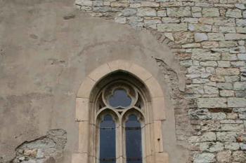 Okno v jižní stěně presbytáře (© Ivan Grisa, 07/2008)