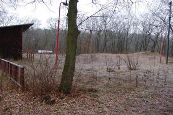 Hradní jádro s pozůstatkem letního divadla... ( © Roman Řezáč 12/2004)