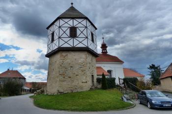 kostel sv. Mikuláše (© František Kinař, 04/2015)