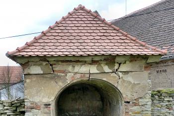 Na hřitově u kostela (© František Kinař, 04/2015)
