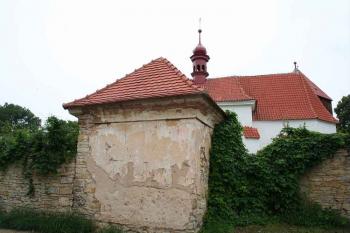 Kostel a márnice od jihu (© Ivan Grisa, 07/2008)