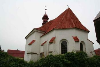 Kostel od východu, vpravo část zvonice (© Ivan Grisa, 07/2008)