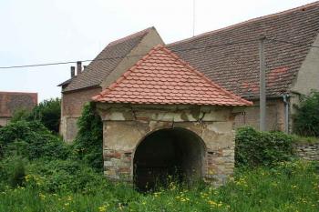 Márnice z bývalého hřbitova (© Ivan Grisa, 07/2008)