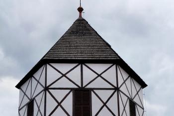 zvonice u kostela sv. Mikuláše (© František Kinař, 04/2015)