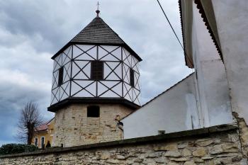 zvonice u kostela sv. Mikuláše (© František Kinař, 04/2015)
