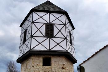 zvonice u kostela sv. Mikuláše (© František Kinař, 04/2015)
