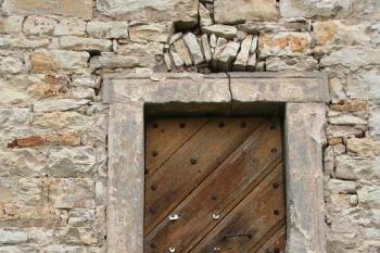 Vstupní portál zvonice (© Ivan Grisa, 07/2008)