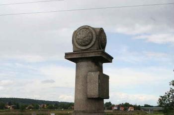 Pylon na pravém předmostí (© Ivan Grisa, 07/2008)
