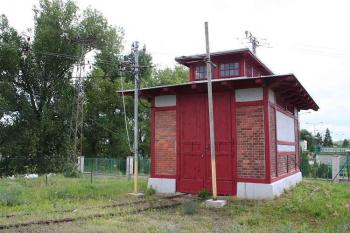 Remisa úzkokolejky na levém břehu (© Ivan Grisa, 07/2008)