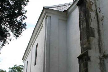 Jižní bok kostela (© Ivan Grisa, 07/2008)