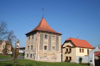 Vodárna od jihozápadu (© Ivan Grisa, 10/2007)