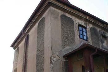 Východní stěna vodárenské věže (© Ivan Grisa, 10/2007)