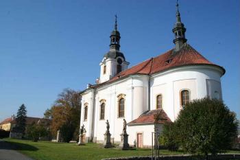 Kostel od jihovýchodu (© Ivan Grisa, 10/2007)