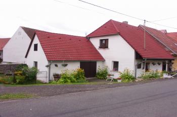 v přístavku vlevo bývala rituální lázeň mikve ( © Milan Caha 07/2008)