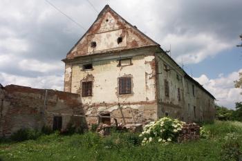 pohled na budovu tvrze od jihu ( © Milan Caha 07/2008)